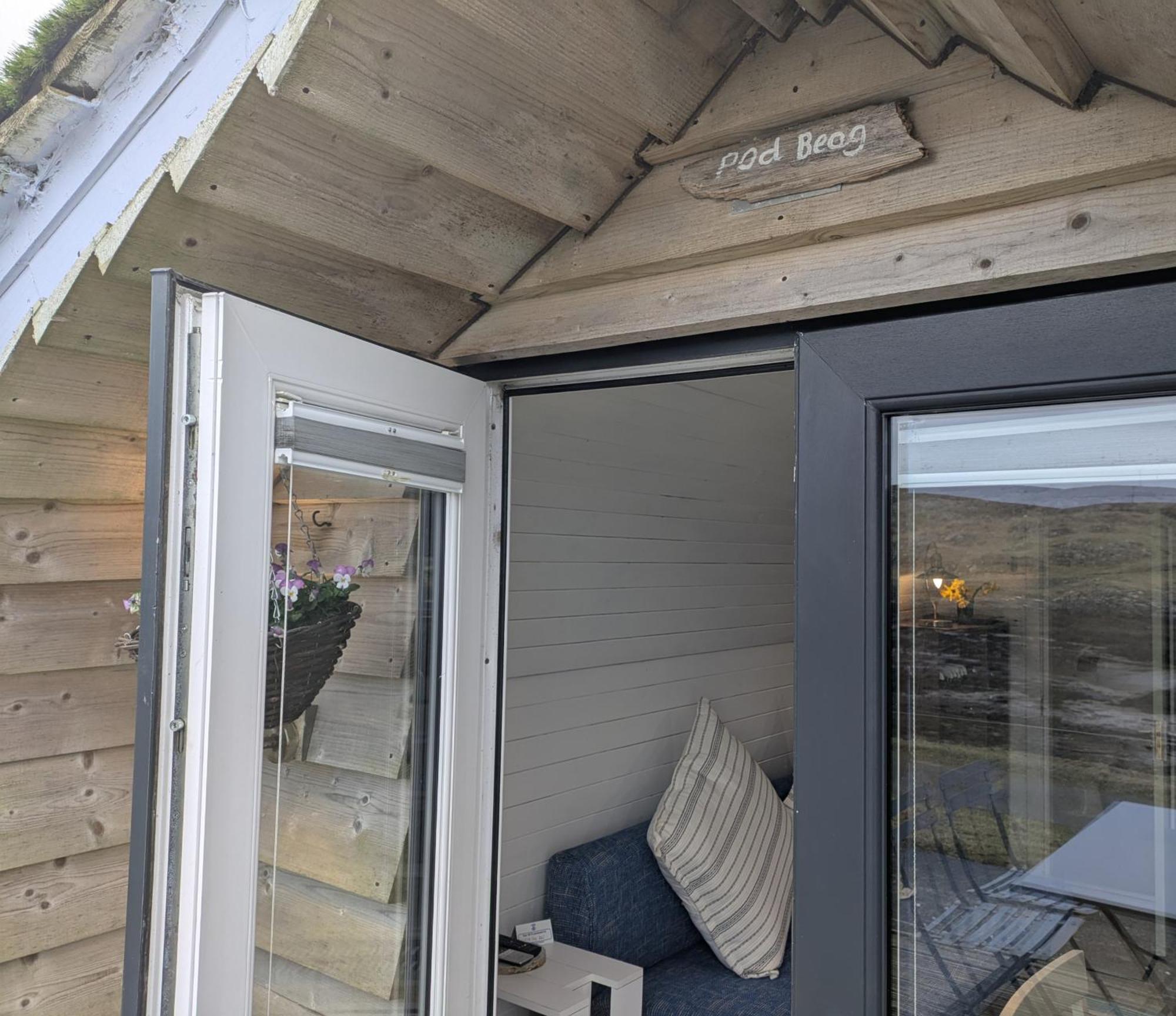 Glamping Pod For 2 Pod Beag Na Haun Eriskay Vila Exterior foto